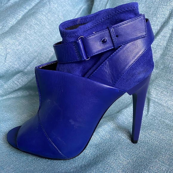 Open toe color pop! - Picture 2 of 5